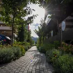 Jad Premium - Urban Plaza
