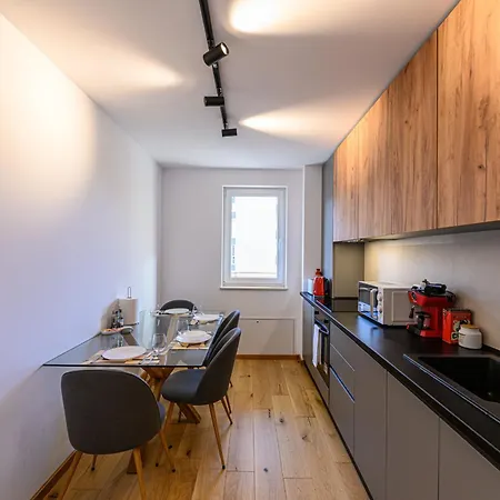 Jad Luxury 3 Urban Plaza