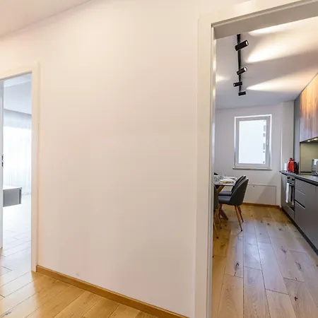 Jad Luxury 3 Urban Plaza *