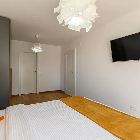 Jad Luxury 3 Urban Plaza