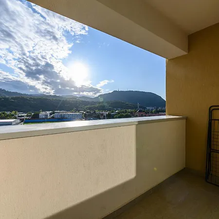 Jad Luxury 3 Urban Plaza דירה