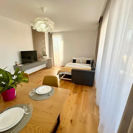 Jad Luxury Apartments Urban Plaza *