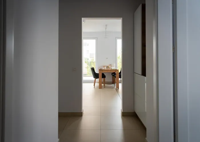 Jad Luxury Apartments Urban Plaza Апартаменти *