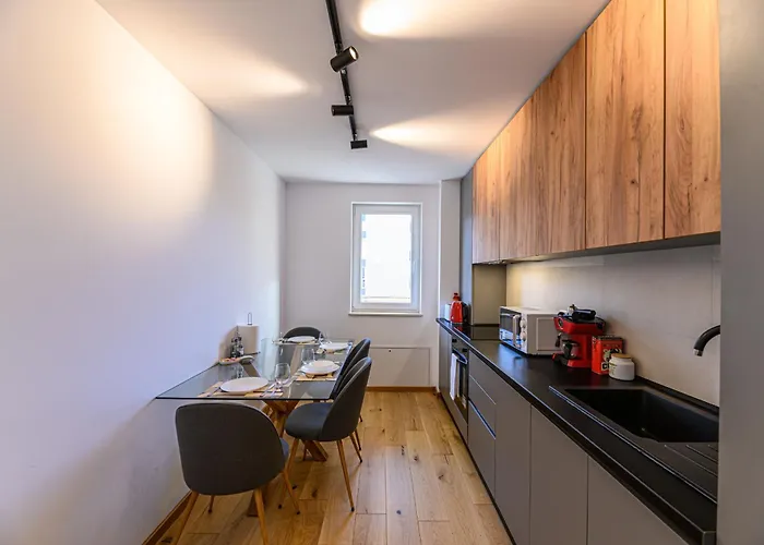 Jad Luxury Apartments Urban Plaza